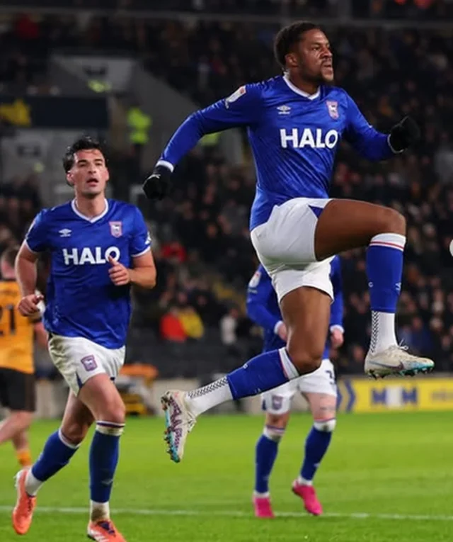 Akpom-1200