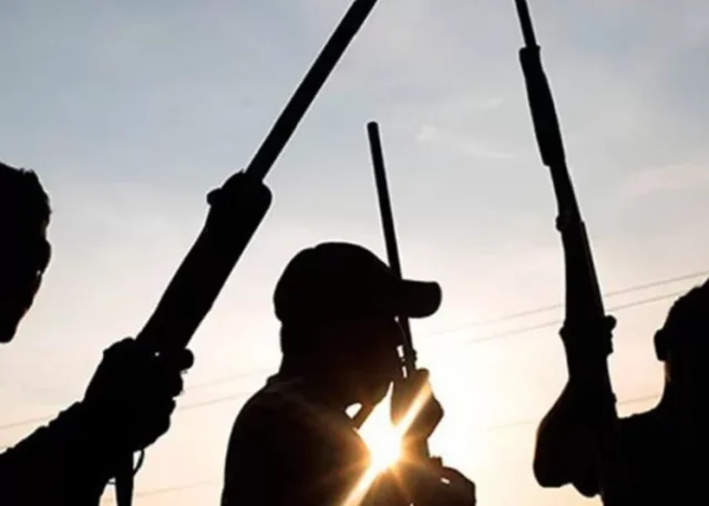 Gunmen-Bandits-750x536